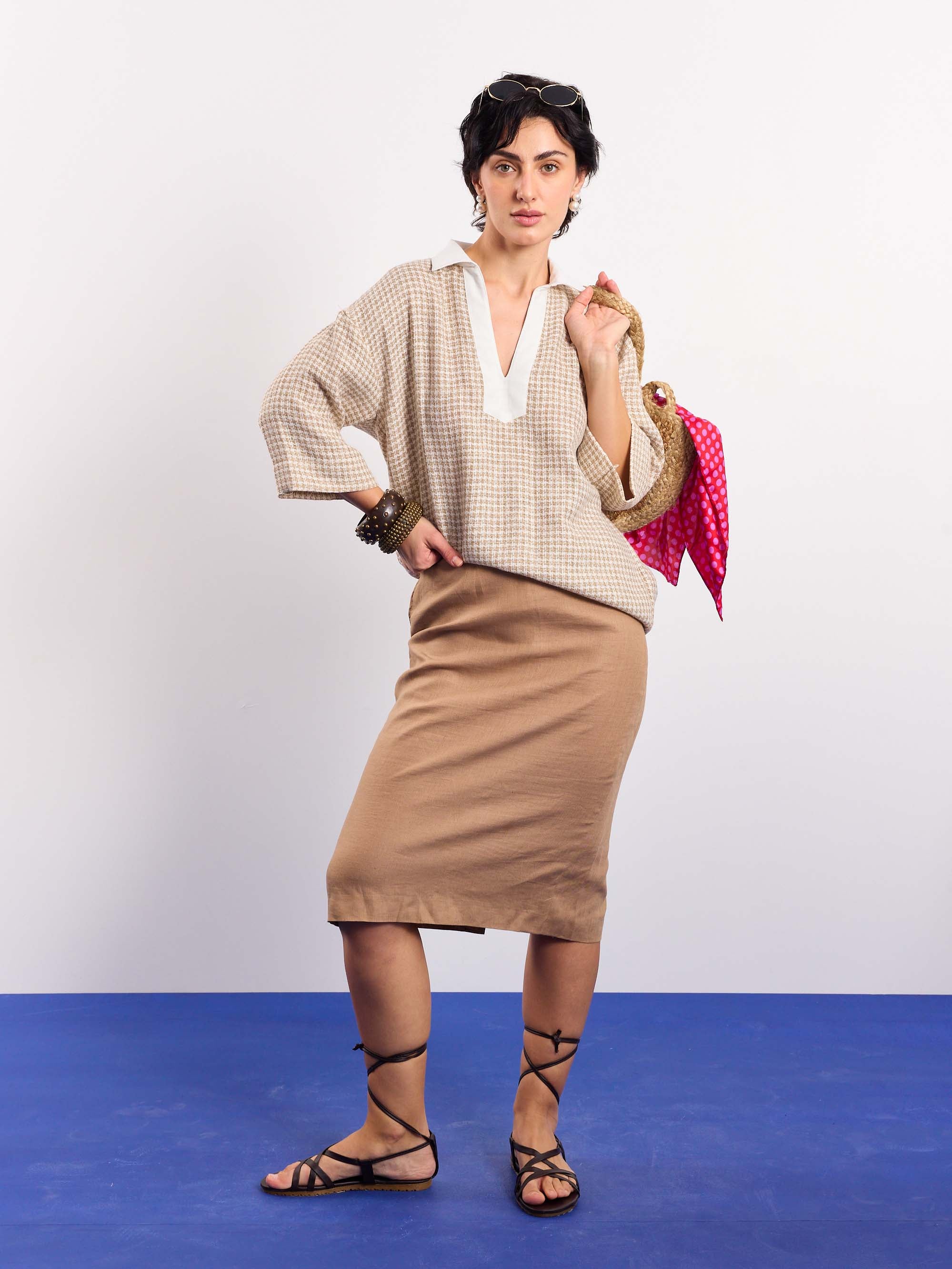 Beige Contrasting Collar Pullover - Image 2