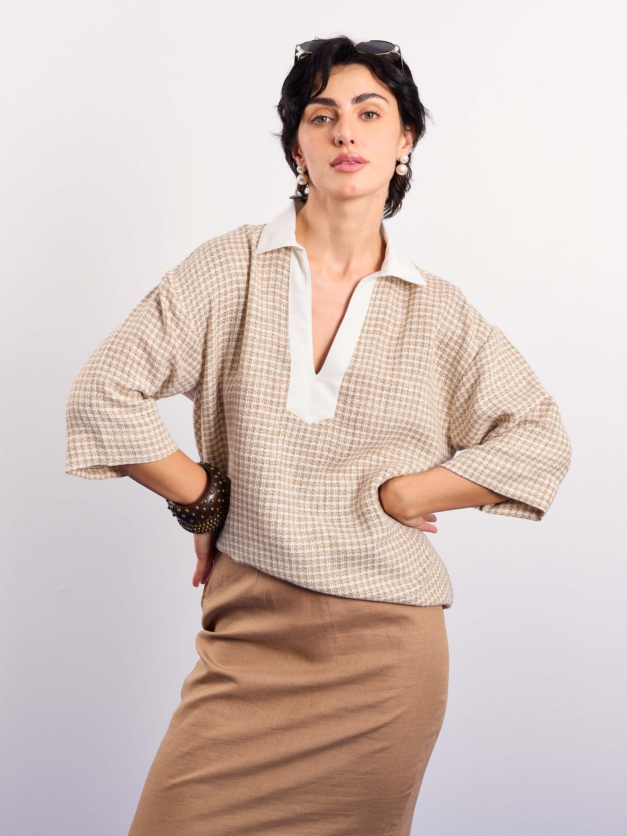 Beige Contrasting Collar Pullover - Image 4