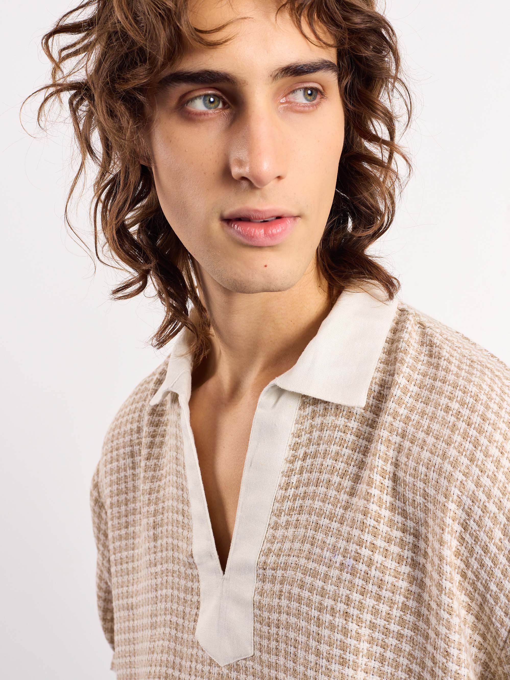 Beige Contrasting Collar Pullover - Image 5