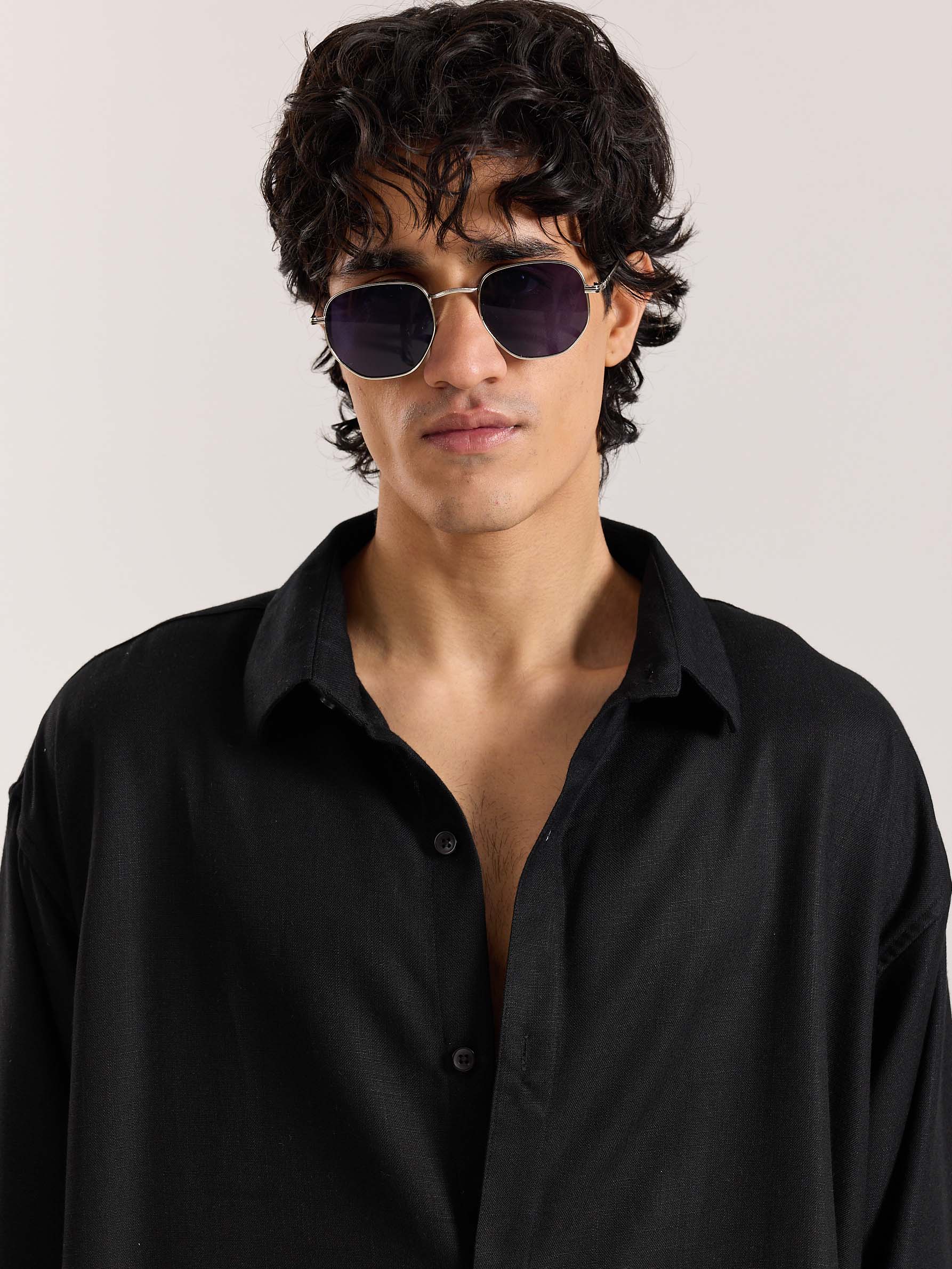 Black Linen Cropped Shirt - Image 3