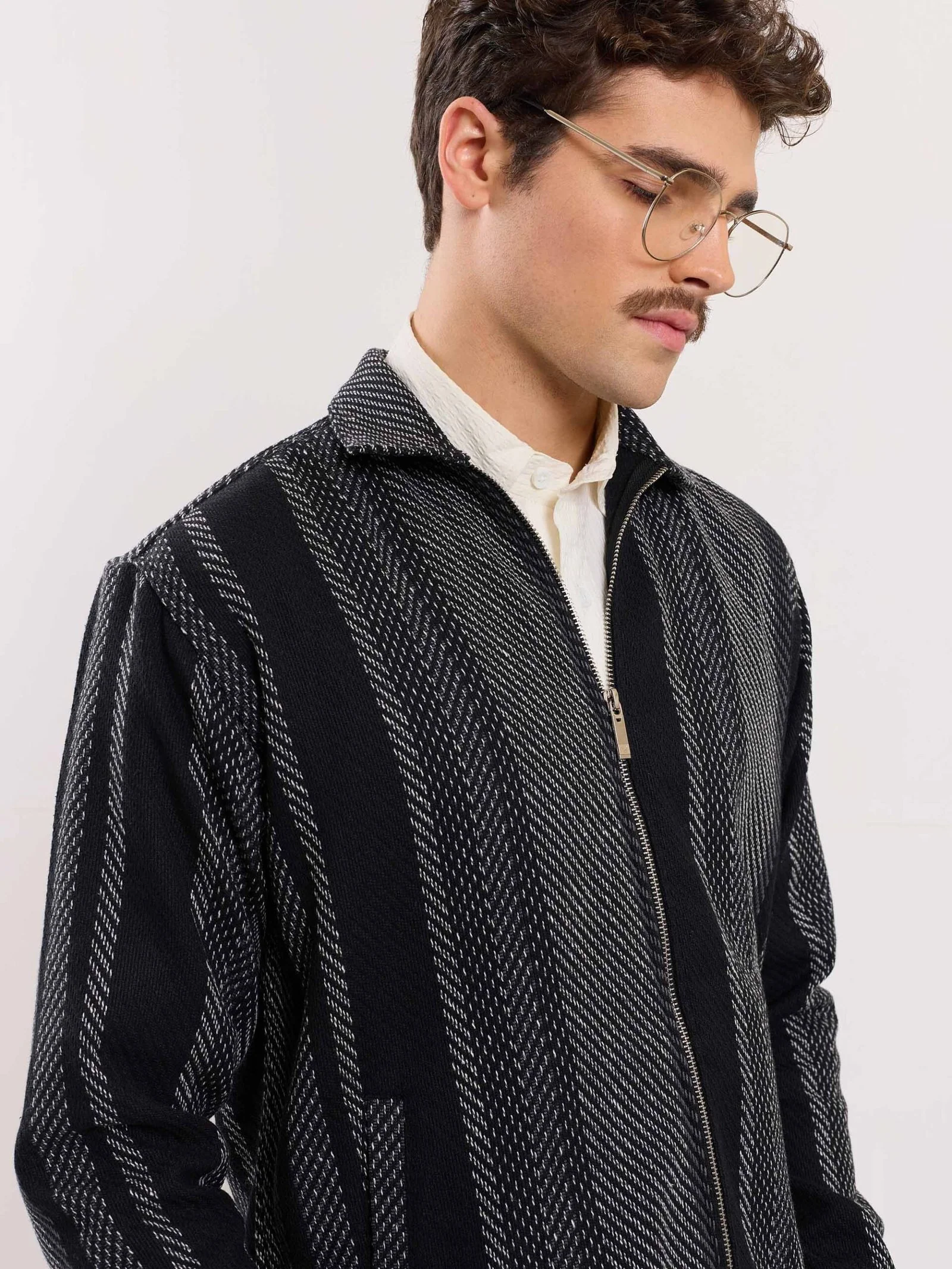 Cropped Fit Textured Zipper Jacket - Image 3